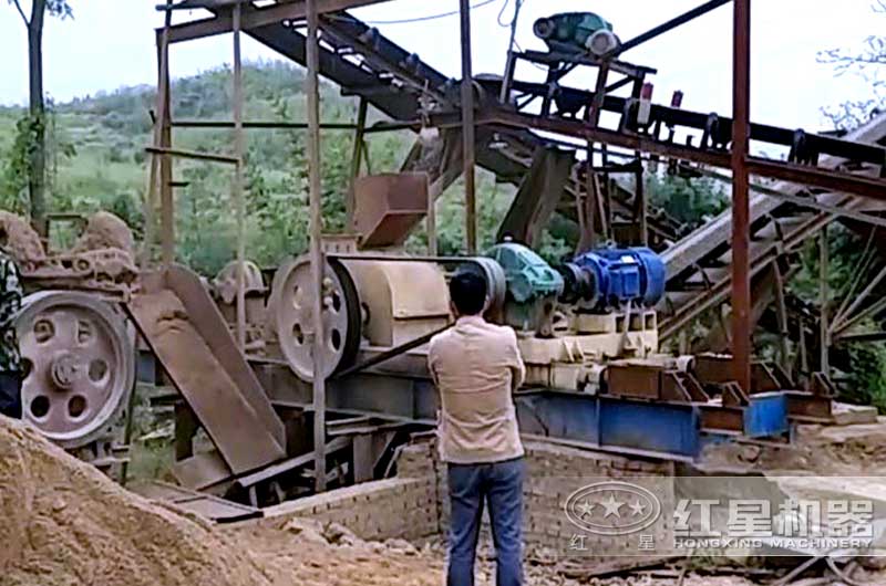 時產(chǎn)100噸鵝卵石制砂用顎破+對輥破 時產(chǎn)100噸鵝卵石制砂用顎破+對輥破