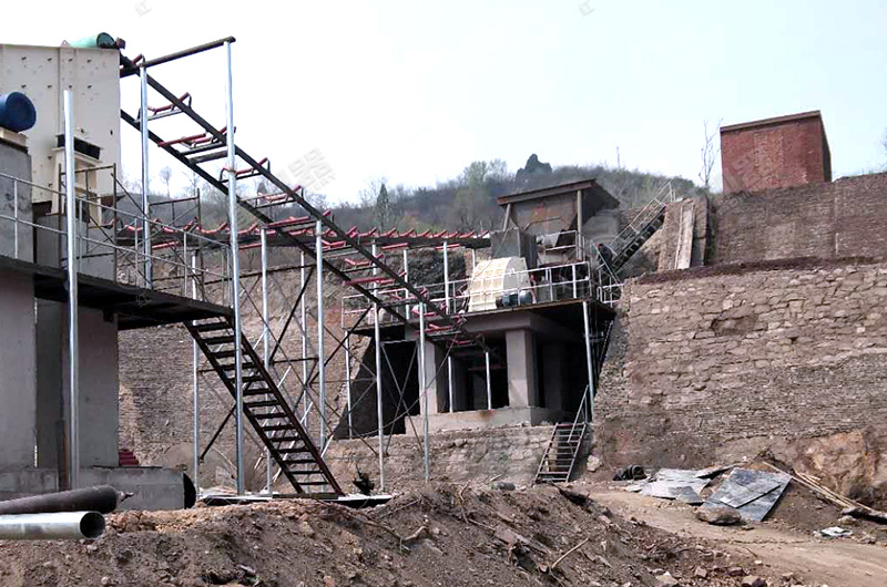 錘破加工現(xiàn)場(chǎng) 錘破加工現(xiàn)場(chǎng)