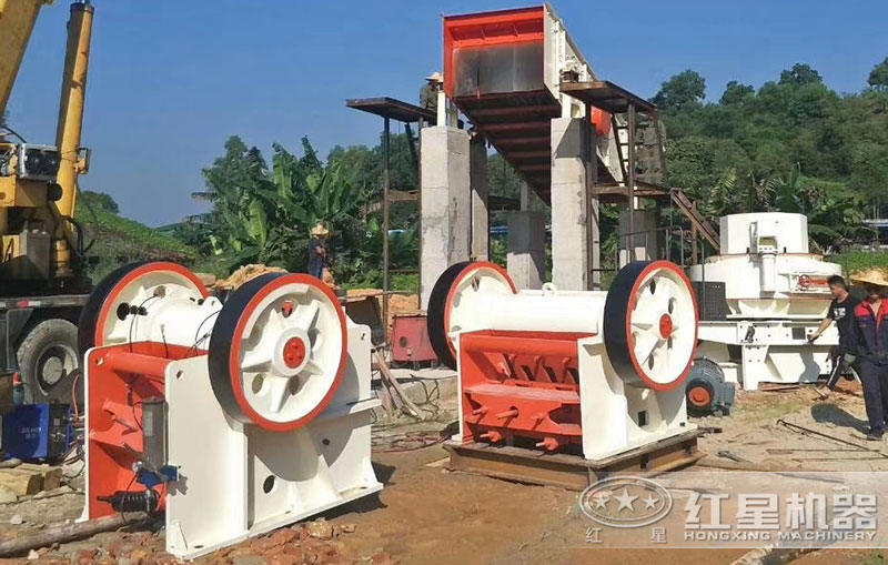 德版顎式破碎機現(xiàn)場