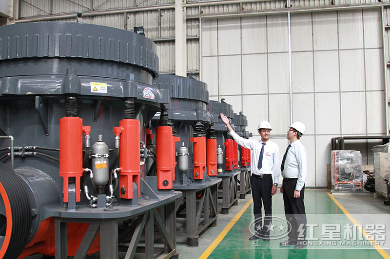 紅星砂石粉碎機(jī)支持到廠(chǎng)考察